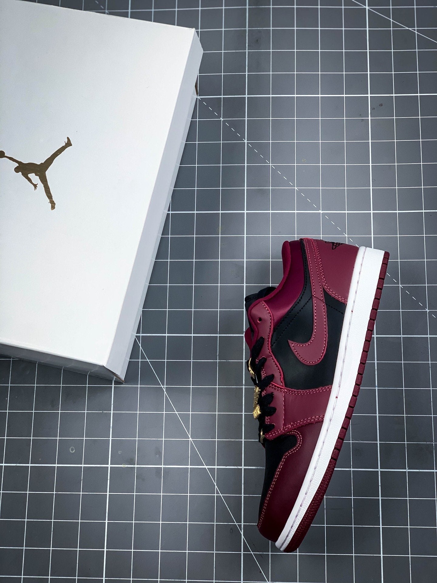 AIR JORDAN 1 LOW