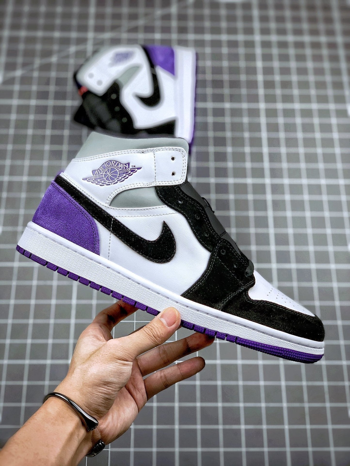 AIR JORDAN 1 MID