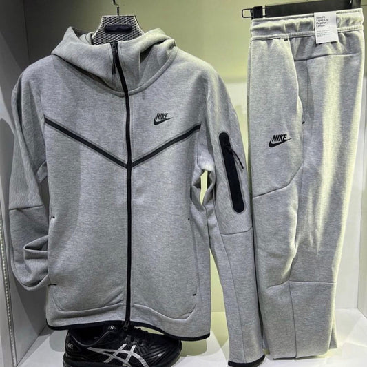 NIKE TRACKSUIT