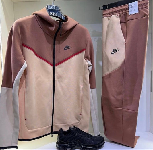 NIKE TRACKSUIT