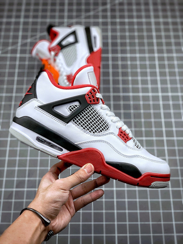 AIR JORDAN 4