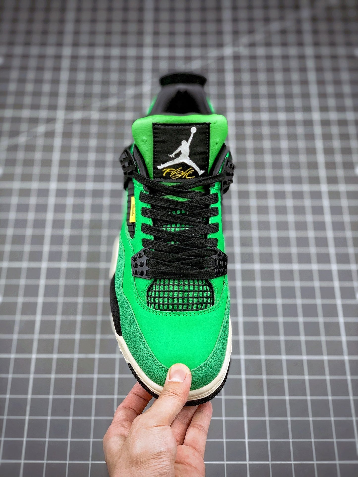 AIR JORDAN 4