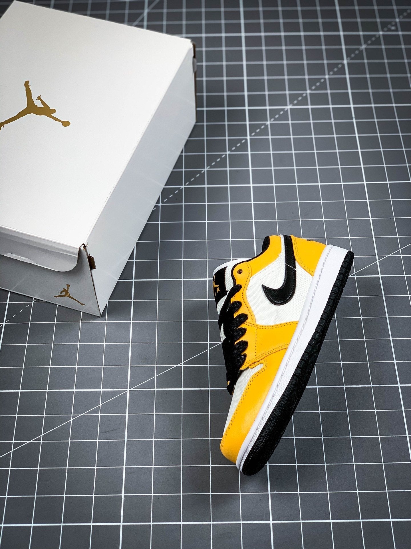 AIR JORDAN 1 LOW