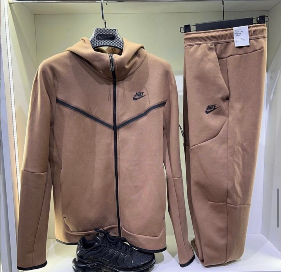 NIKE TRACKSUIT