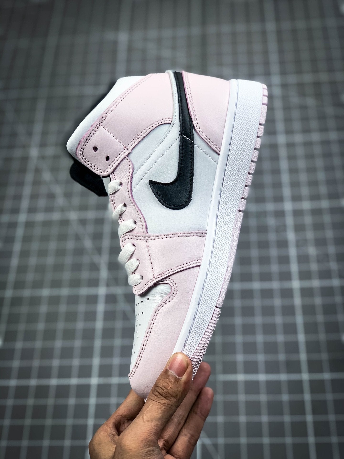 AIR JORDAN 1 MID