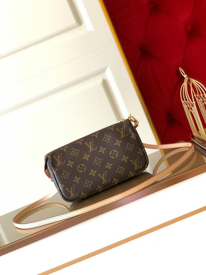 LV POCHETTE ACCESSOIRES NM